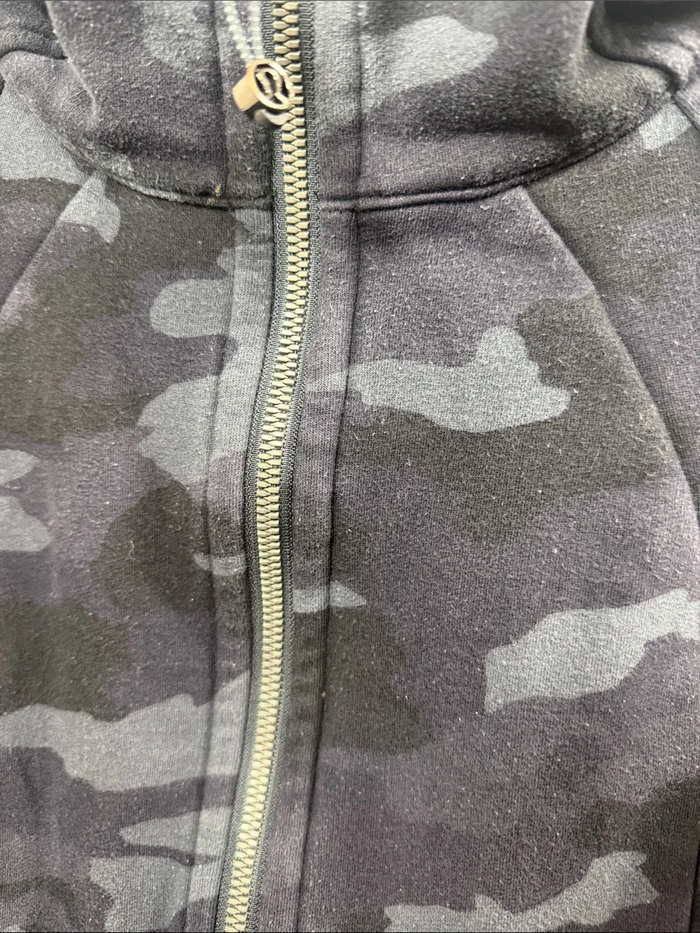 Lululemon scuba hoodie full zip camo print size 6
